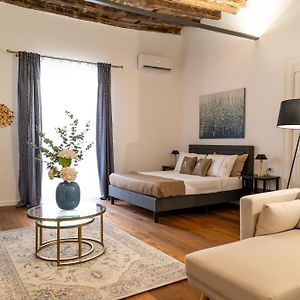 Camera con letto king size